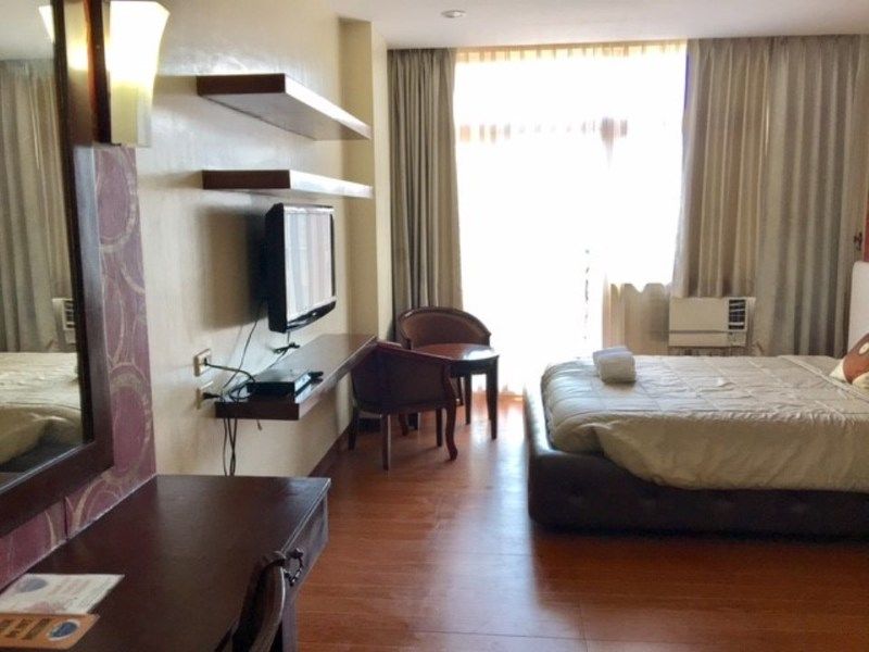 Oyo 159 San Remigio Pensionne Suites Cebú Exterior foto