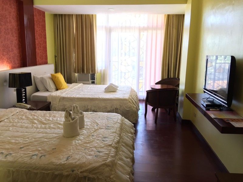 Oyo 159 San Remigio Pensionne Suites Cebú Exterior foto