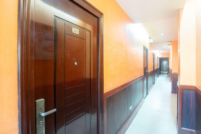 Oyo 159 San Remigio Pensionne Suites Cebú Exterior foto